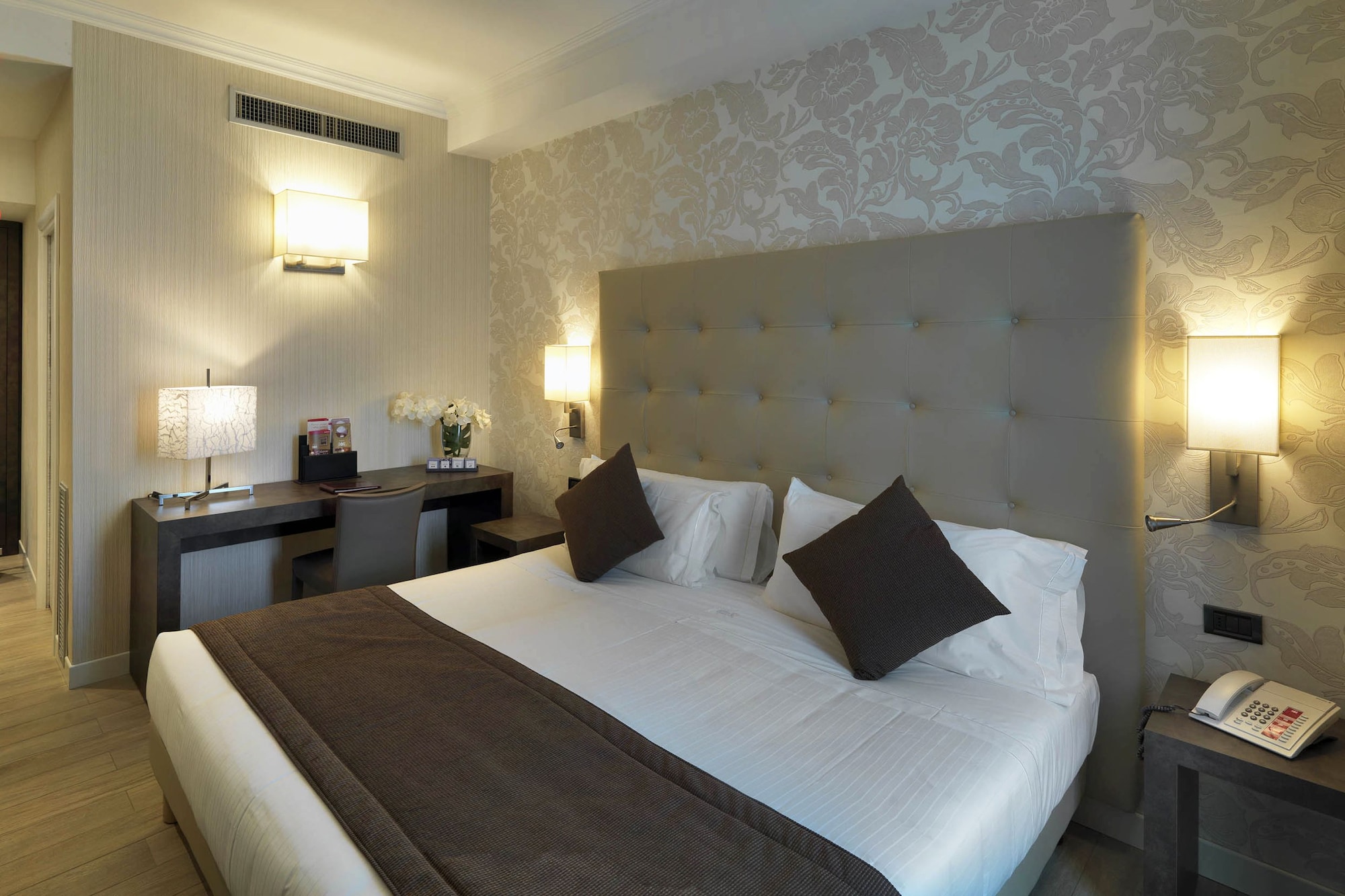 DELUXE, DOUBLE OR TWIN BED