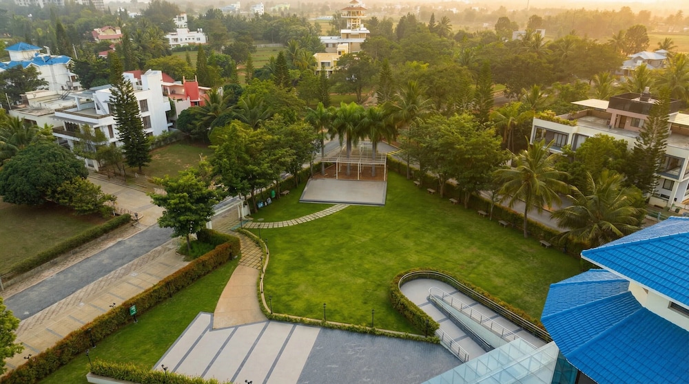 Clarks Exotica Convention Resort Spa 66/70