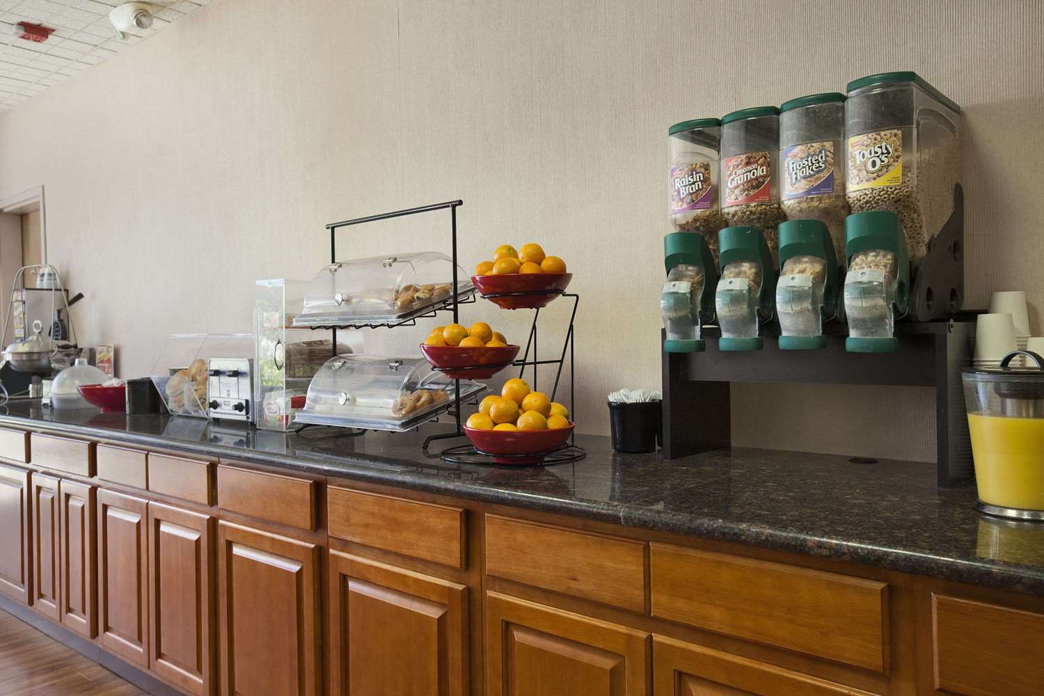 Ramada By Wyndham Sunnyvale/Silicon Valley 1/10