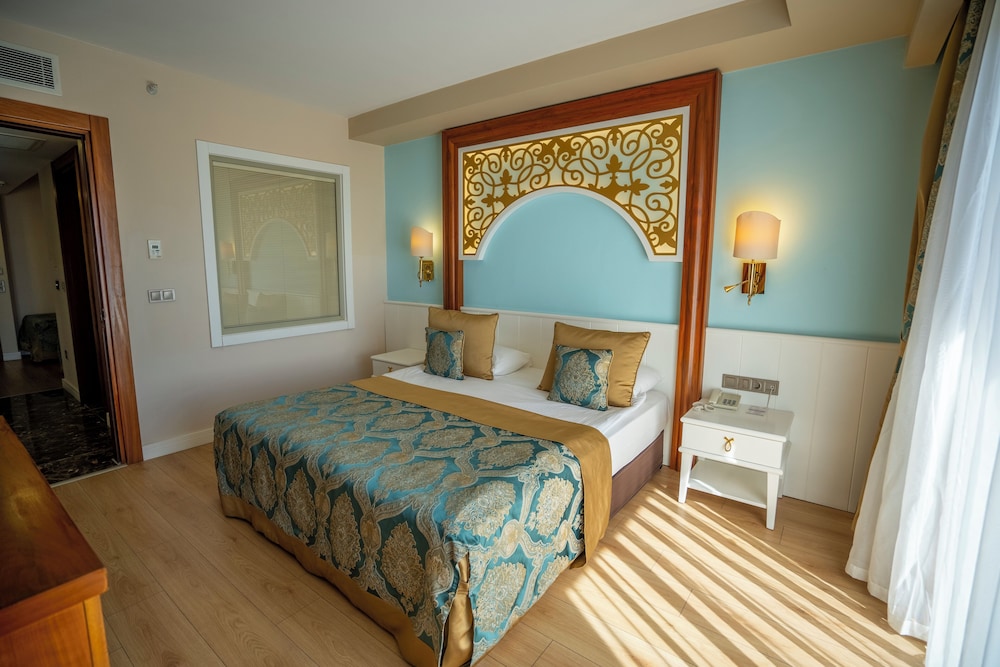 J Adore Deluxe Hotel Spa 13/50