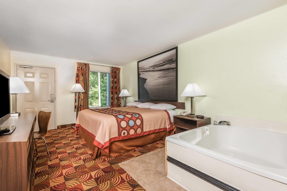 Super 8 by Wyndham Fayetteville 39/39