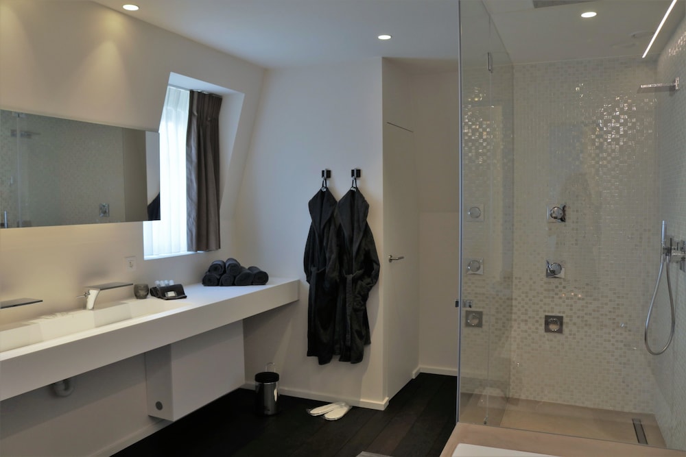 DELUXE, SUITE, KING BED, CITY VIEW