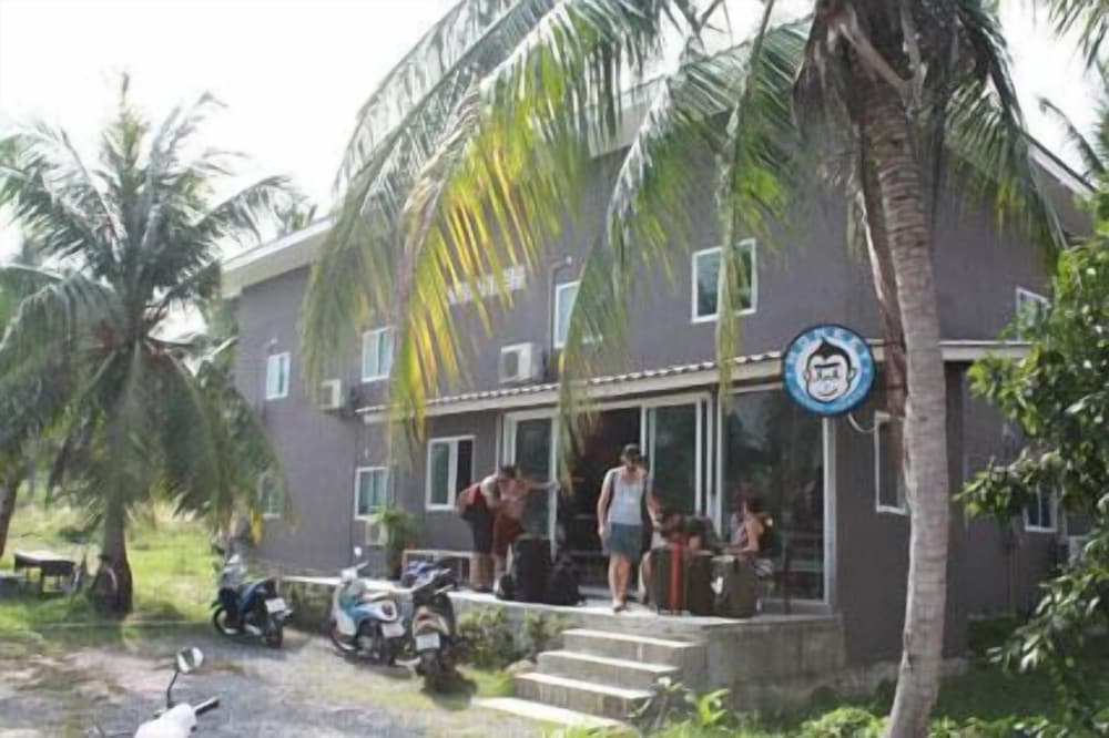 Monkey Samui Hostel 8/31