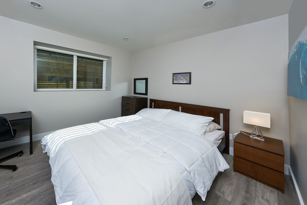 3 Bedrooms, Superior, Basement, Suite, 3 Queen Beds, Sofa 3/8