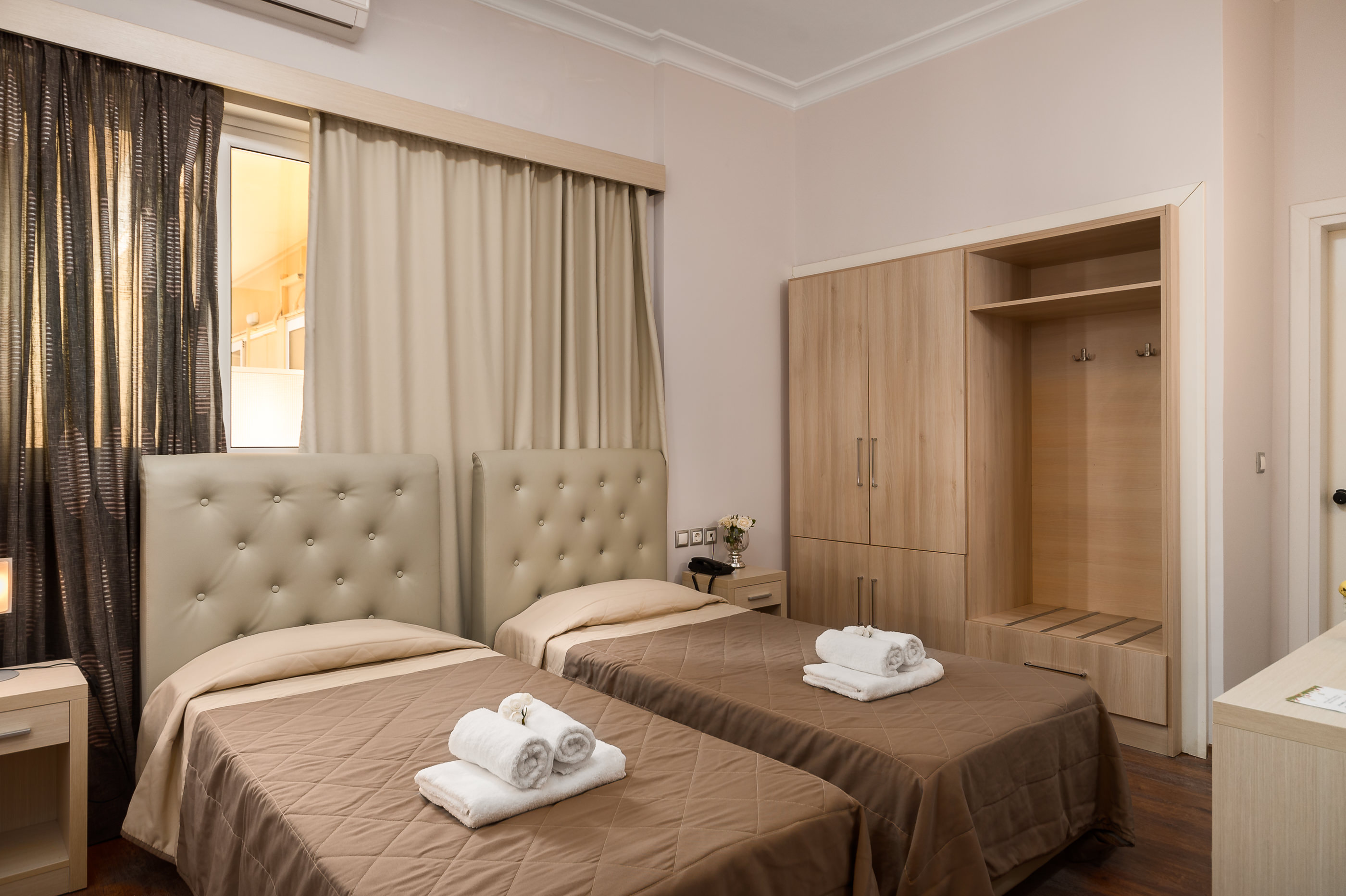 ROOM, QUADRUPLE