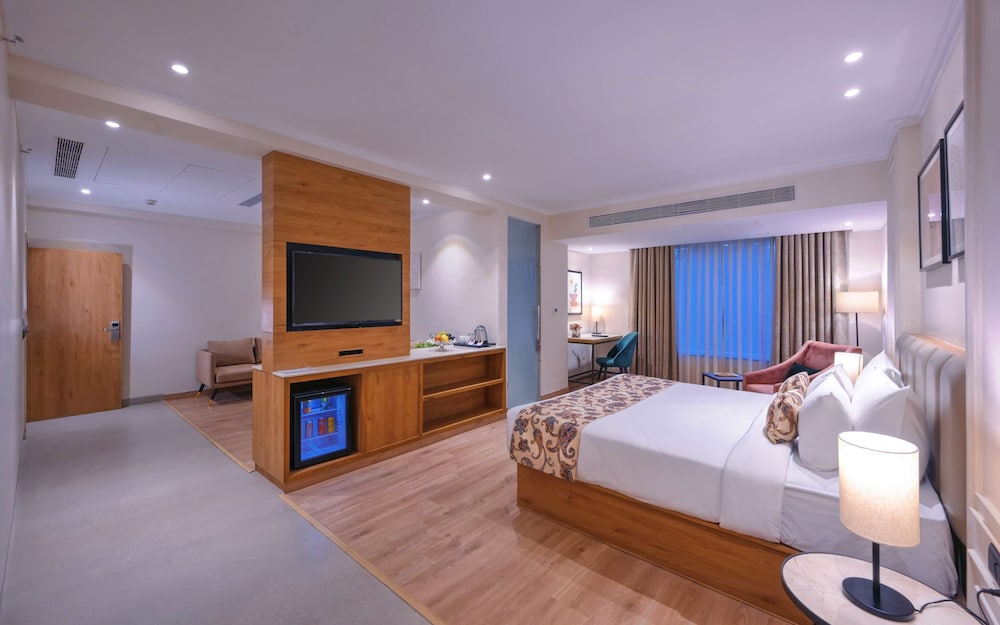 Royale Sarovar Portico Agra 30/65