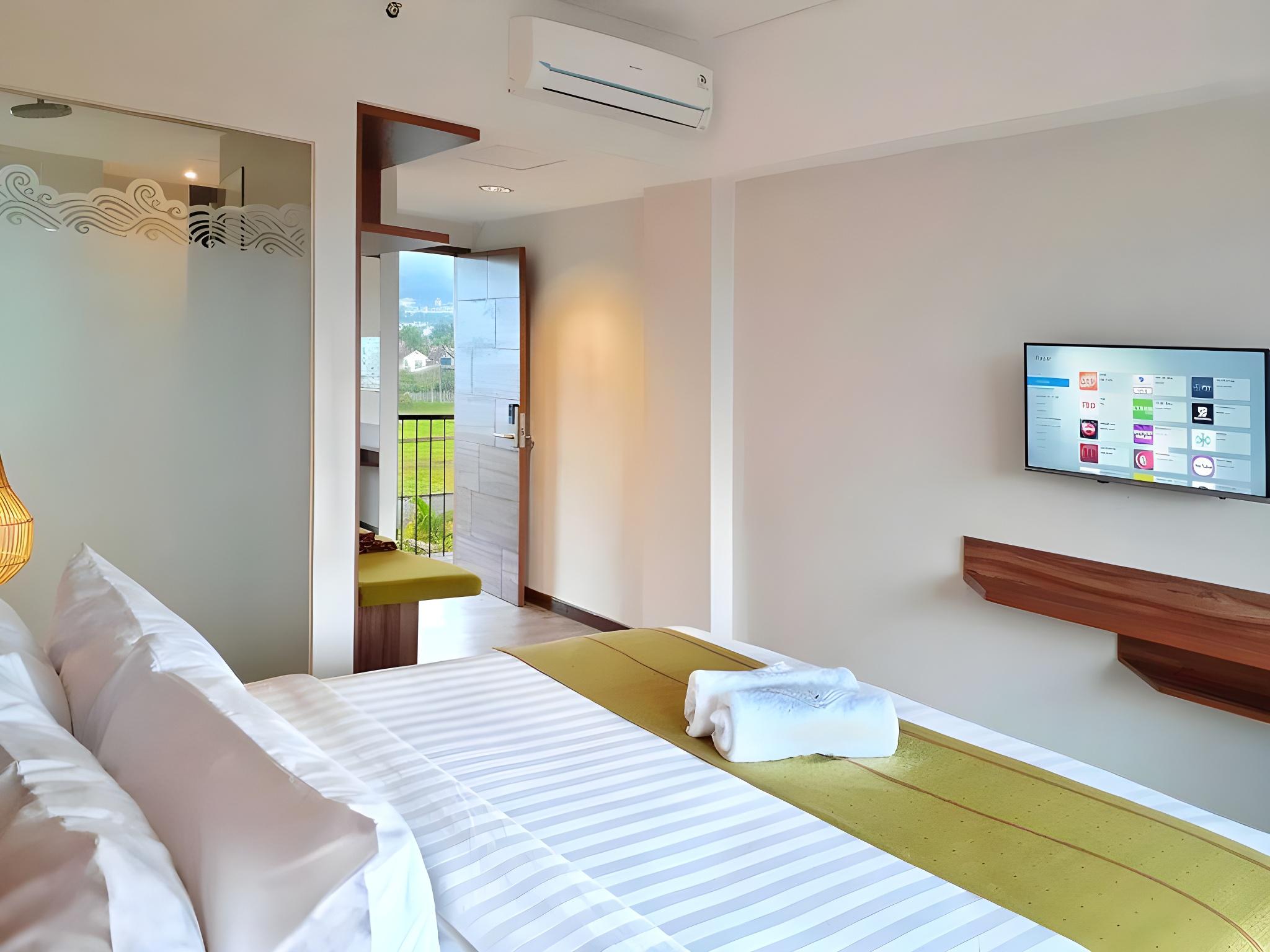 Superior, Double Bed, Pool Access, Smoking