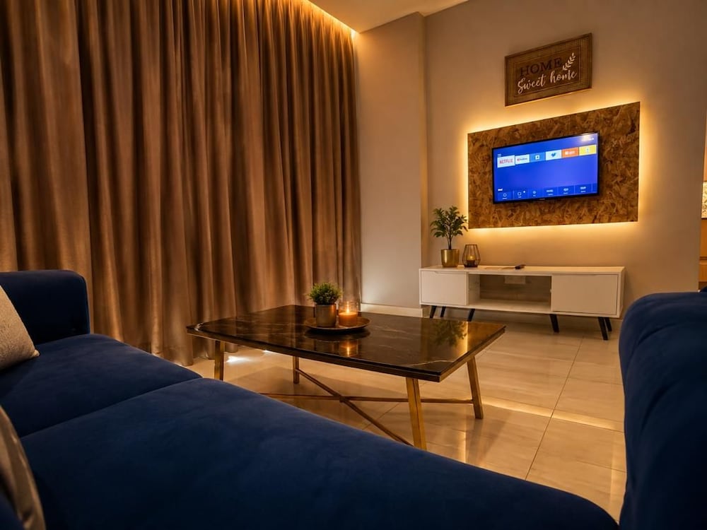 Stirling Suites 42/48