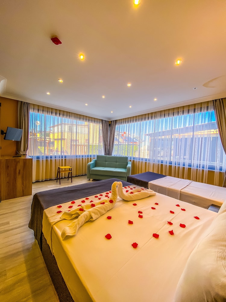 Roy Otel Akcay 26/50
