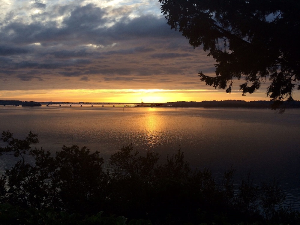 Bay Bridge Motel 35/45