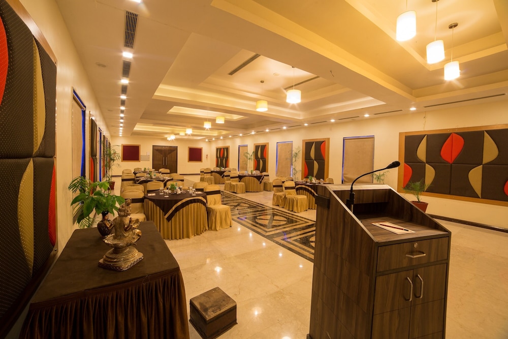 Amantra Comfort Hotel 30/50