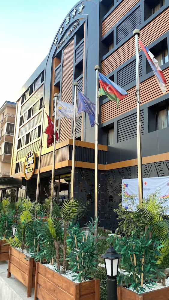 Sapran Deluxe Hotel 5/50