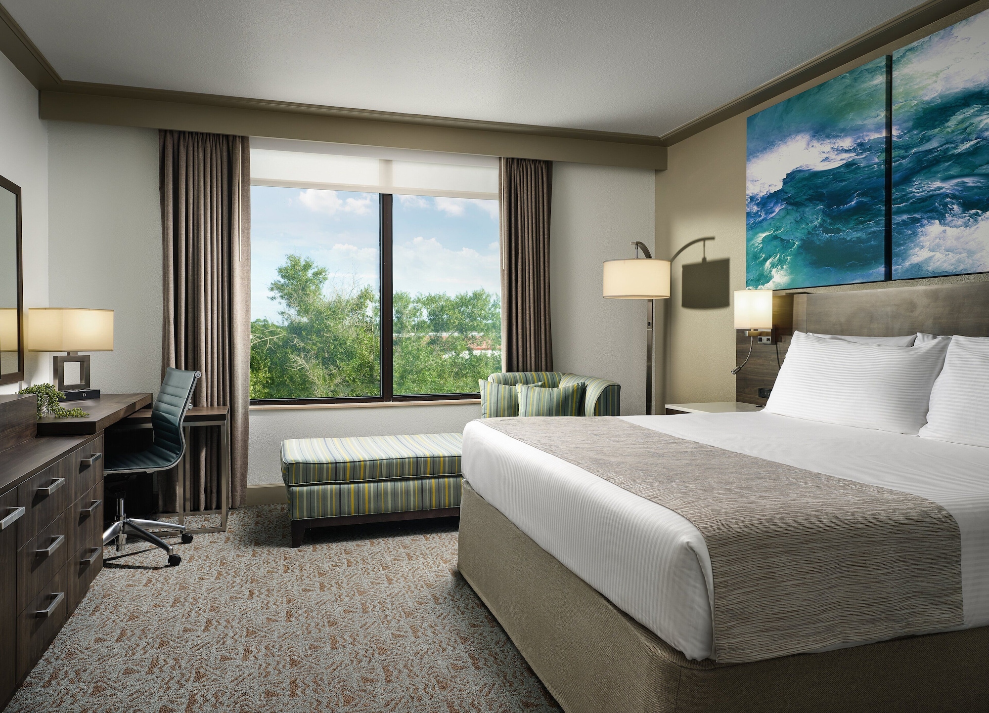 جناح بسرير كينج لذوي الإعاقة، Buena Vista Suites 3/8
