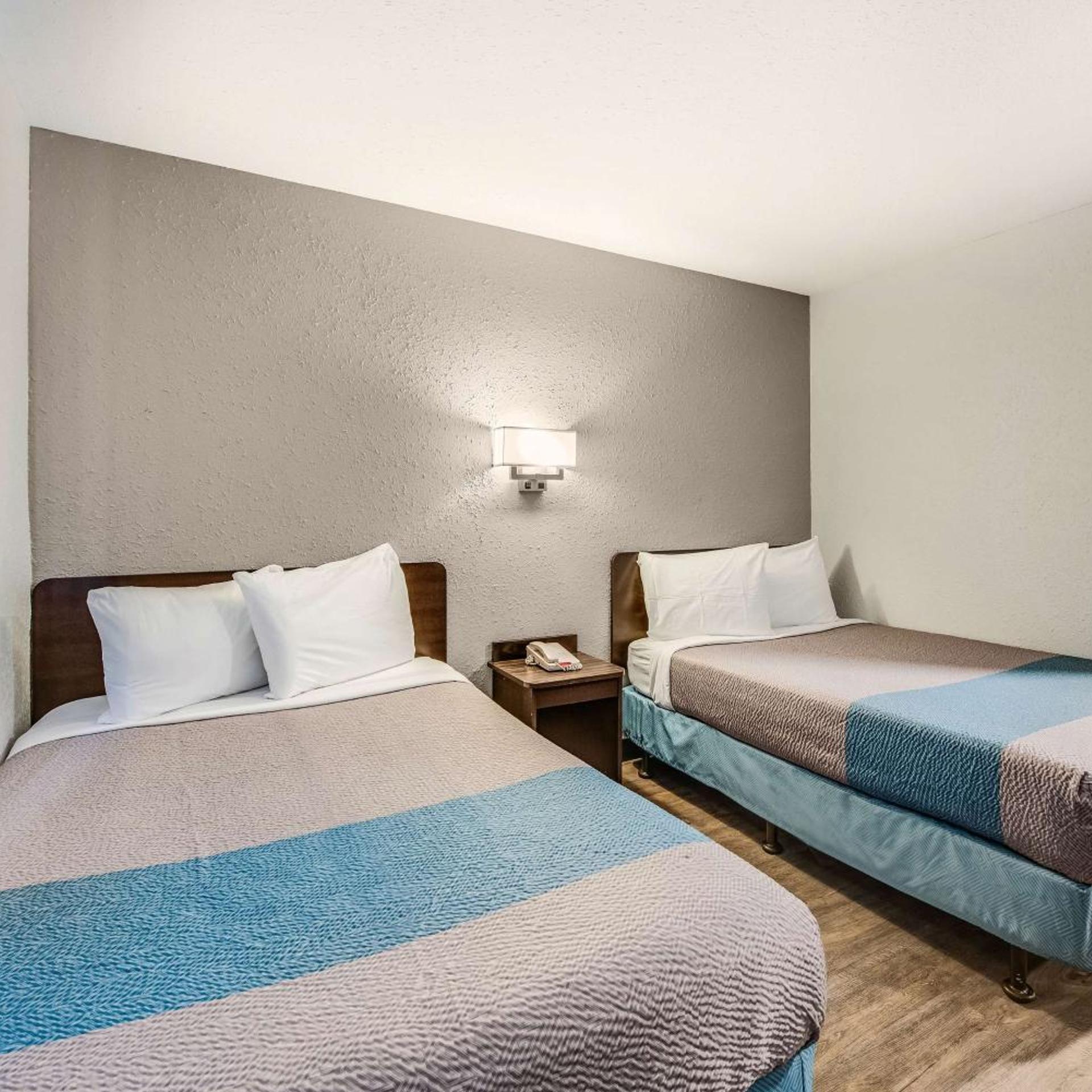 2 Full Beds Non-Smoking, Micfridge