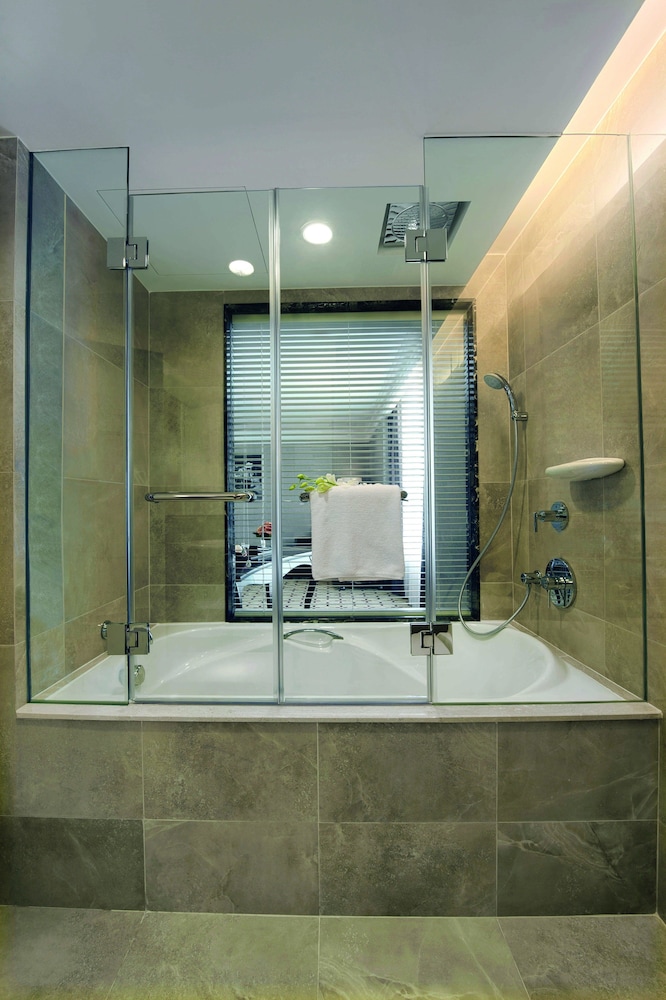 Eastin Grand Hotel Saigon 50/50