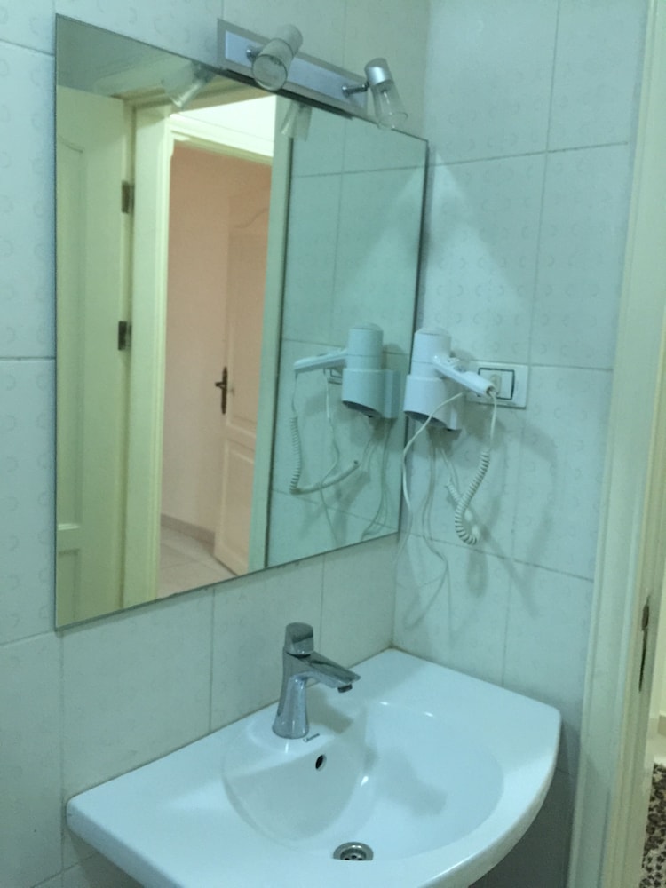 ZAINA PLAZA HOTEL 50/53