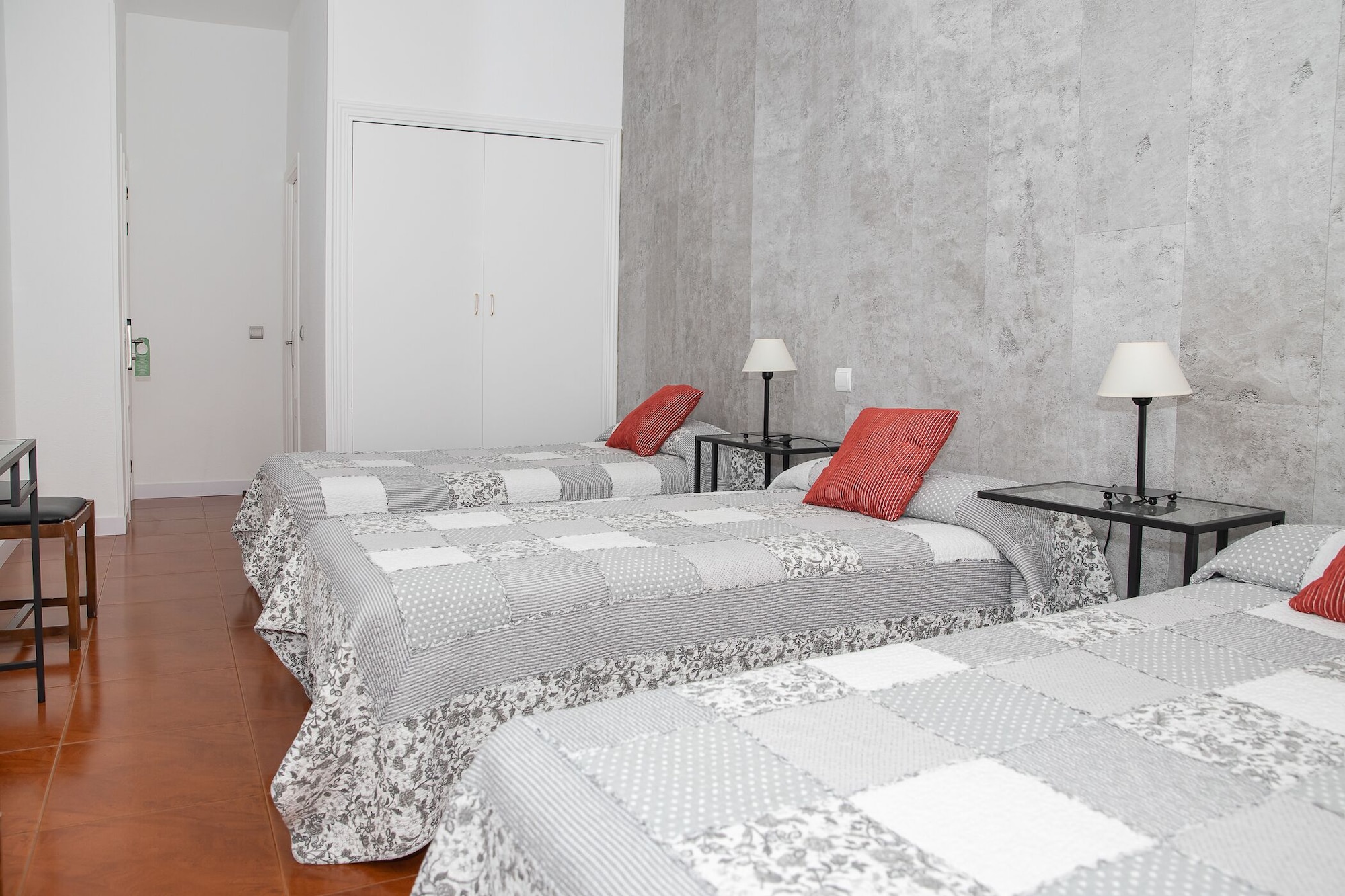 غرفة ثلاثية بثلاثة أسرّة، Hostal Tokio 2/3