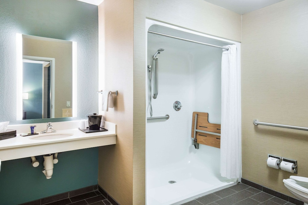 Sleep Inn and Suites Dunmore 14/29