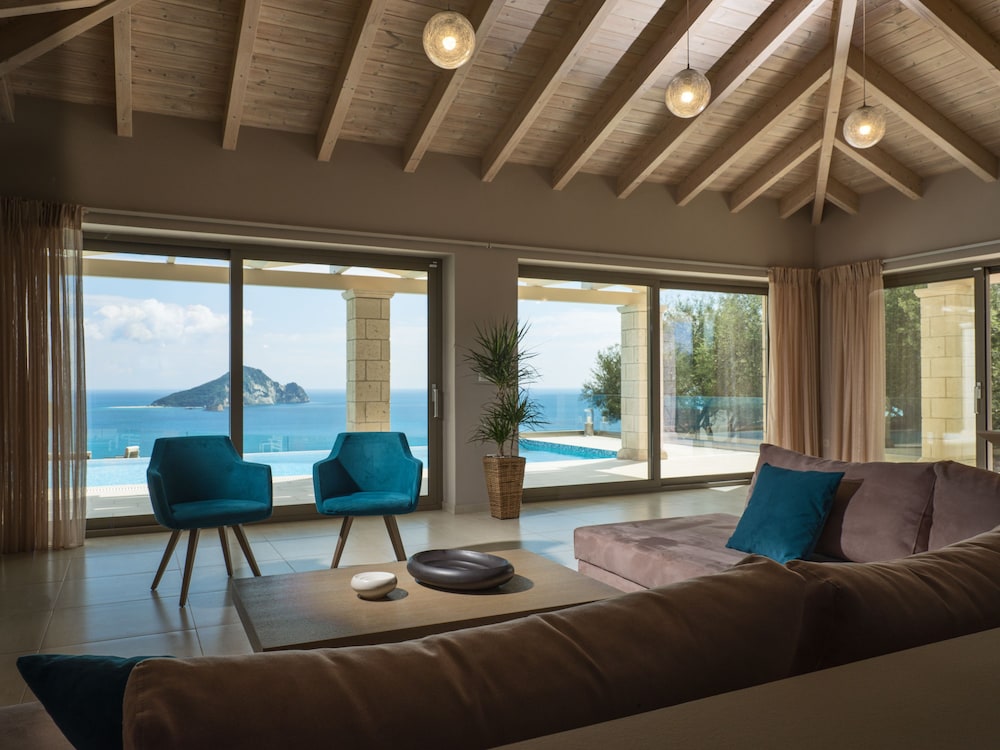 Avra Luxury Villa 24/50