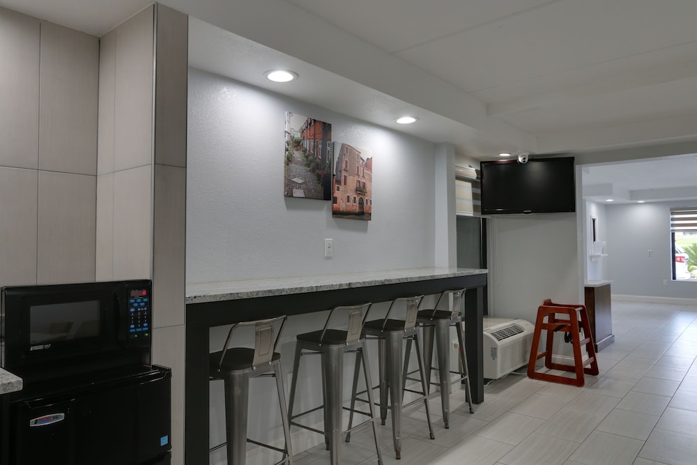 Baymont by Wyndham Ridgeland I-95 5/16