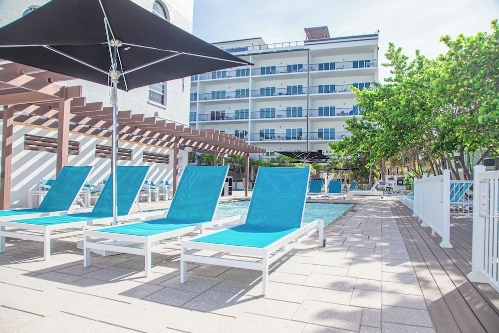 Barefoot Beach Hotel 63/70