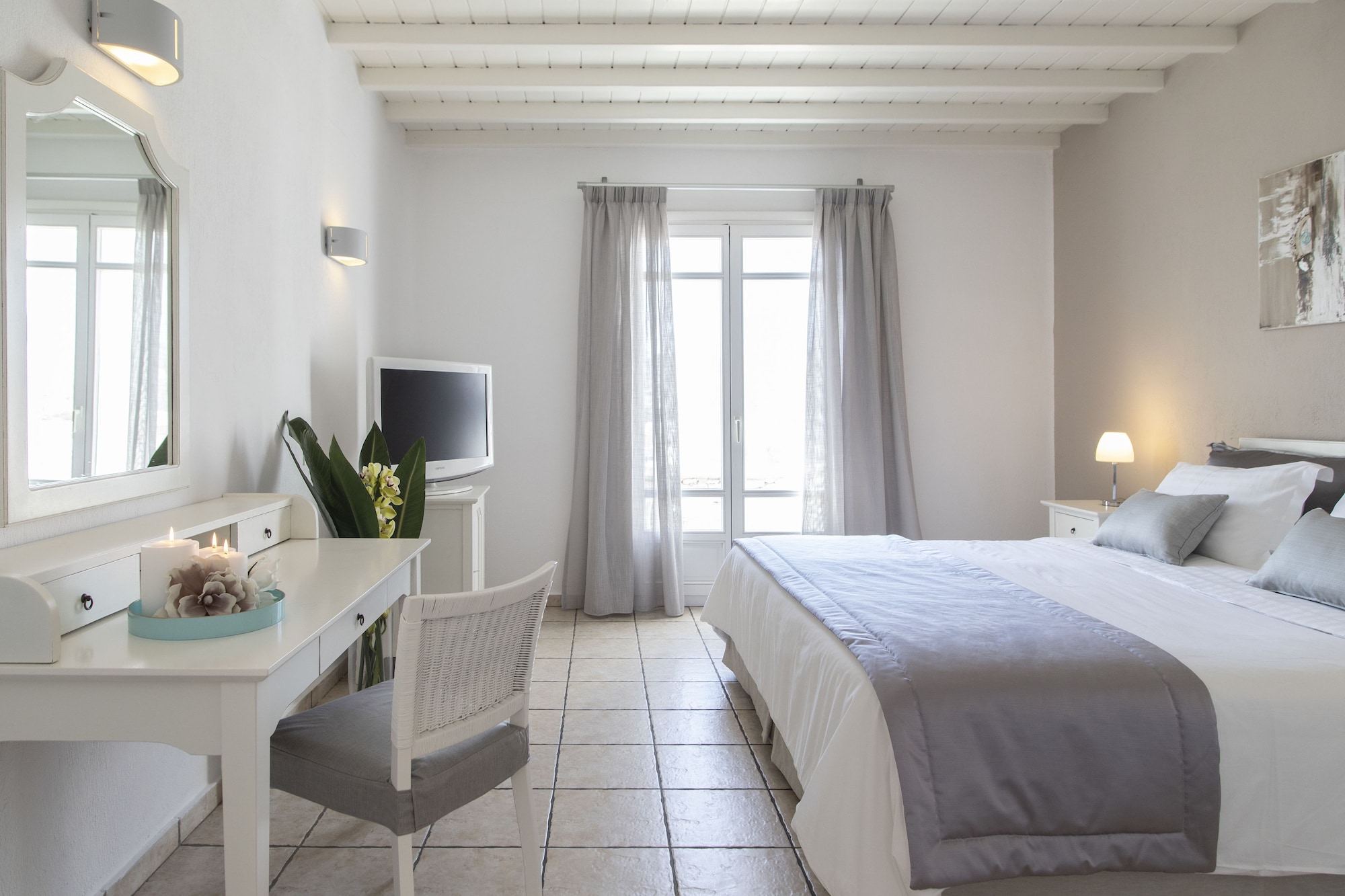 ROOM, DOUBLE OR TWIN BED, PARTIAL SEA VIEW