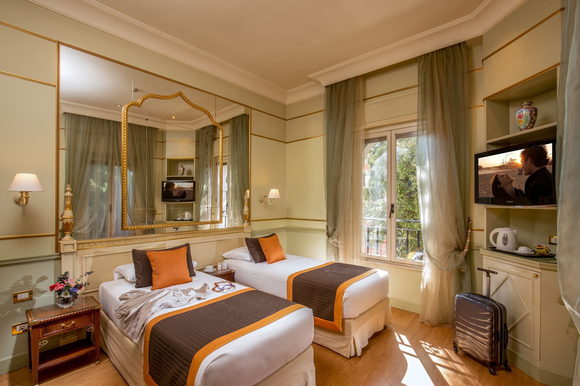ROOM, TRIPLE