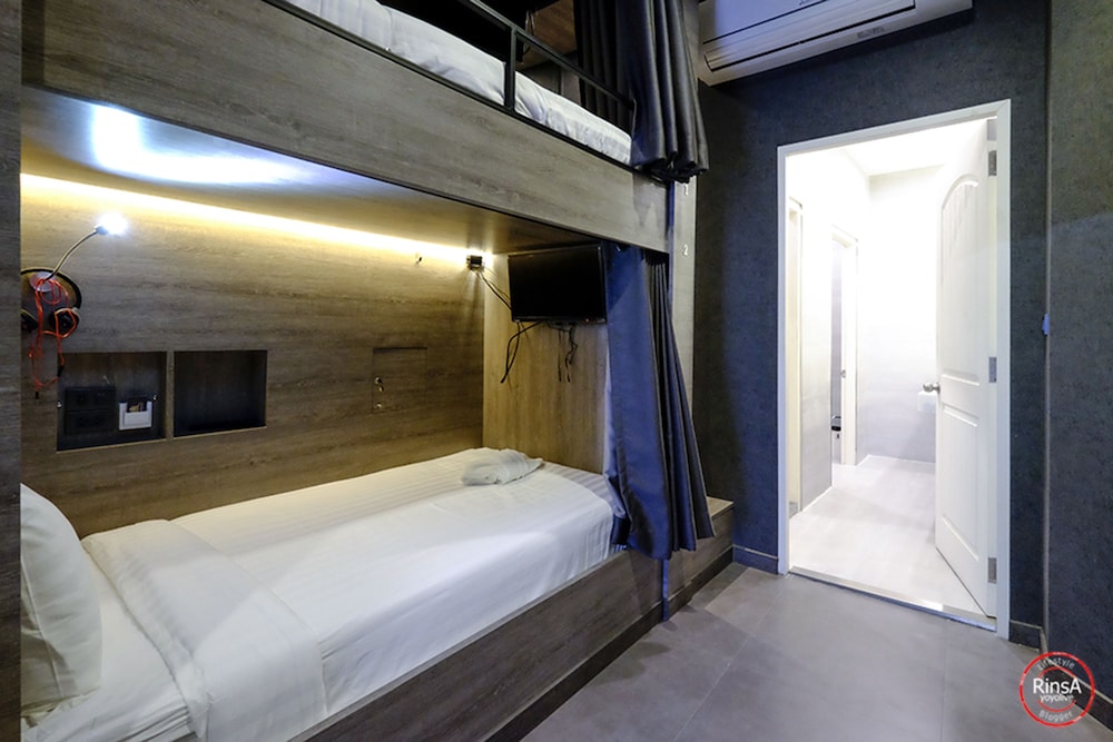 MIXED DORM, 8 BEDS, BALCONY
