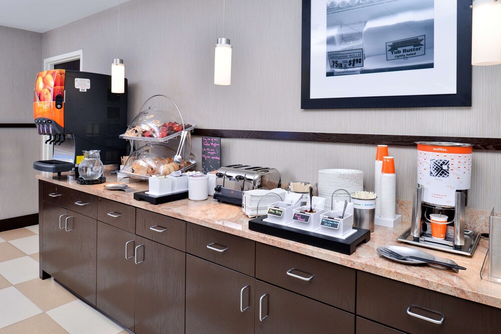 Hampton Inn & Suites California University-Pittsburgh 31/45