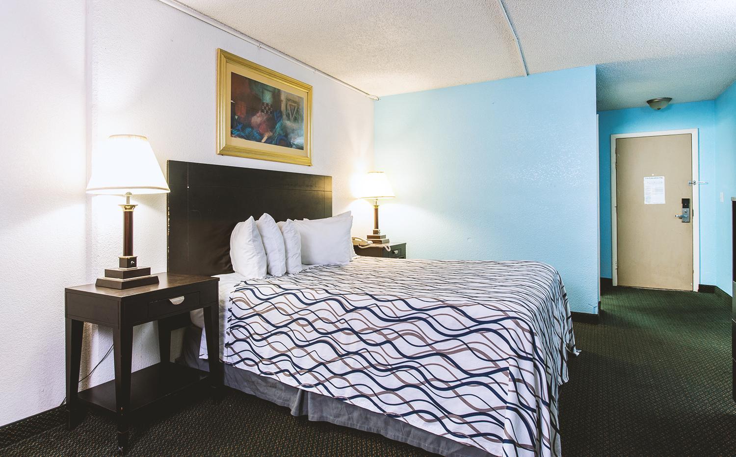 Sky-Palace Inn & Suites Wichita East 13/30