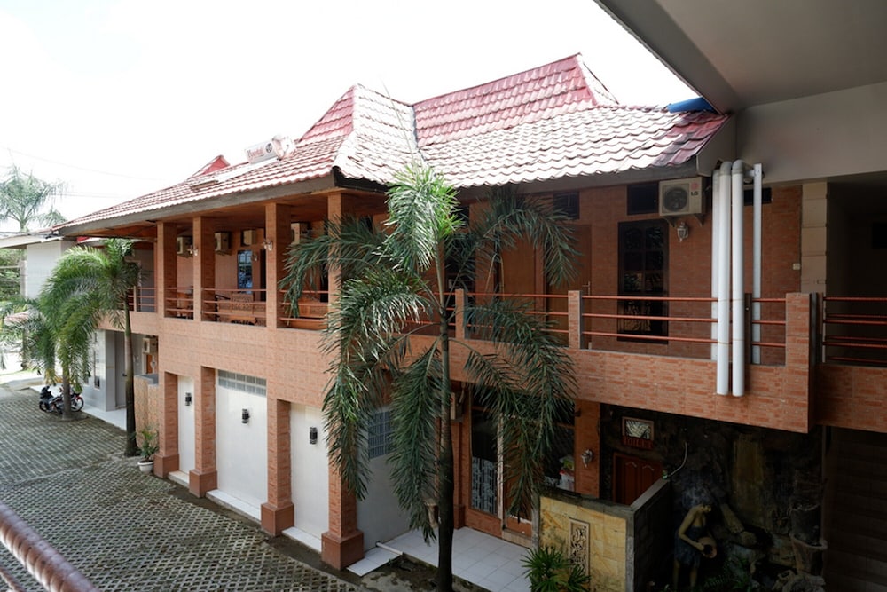 RedDoorz Plus @ Hotel Srikandi Kendari 2/50