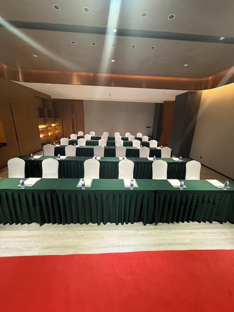 UrCove by Hyatt Nanjing South Railway Station 35/50