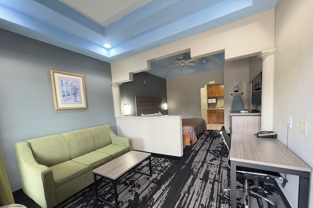 Regency Inn & Suites By Capital O Houston IAH Airport 46/66