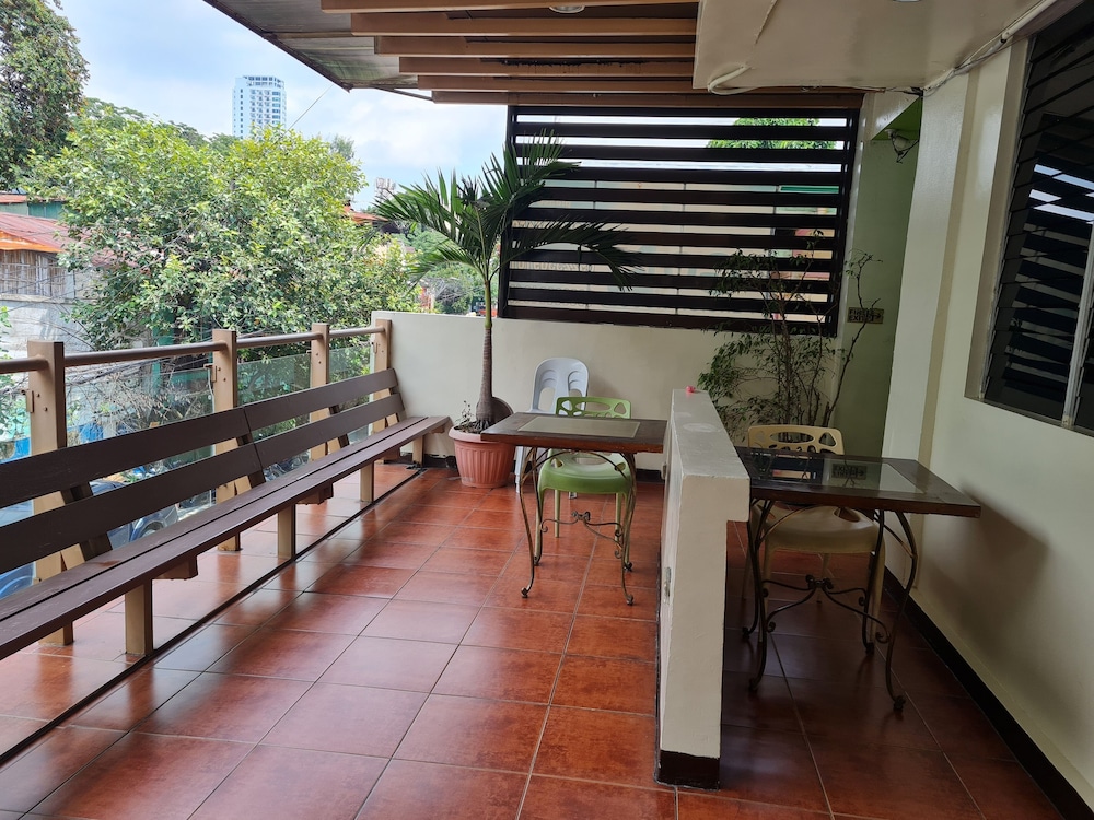 Go Land Pension House 21/25