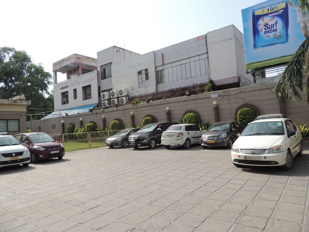 Diamond Hotel 5/57