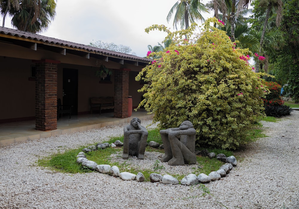 Las Espuelas Hotel 50/54