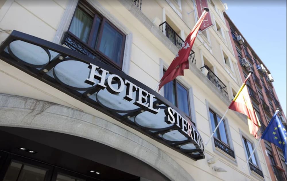 Sterling Hotel 1/34