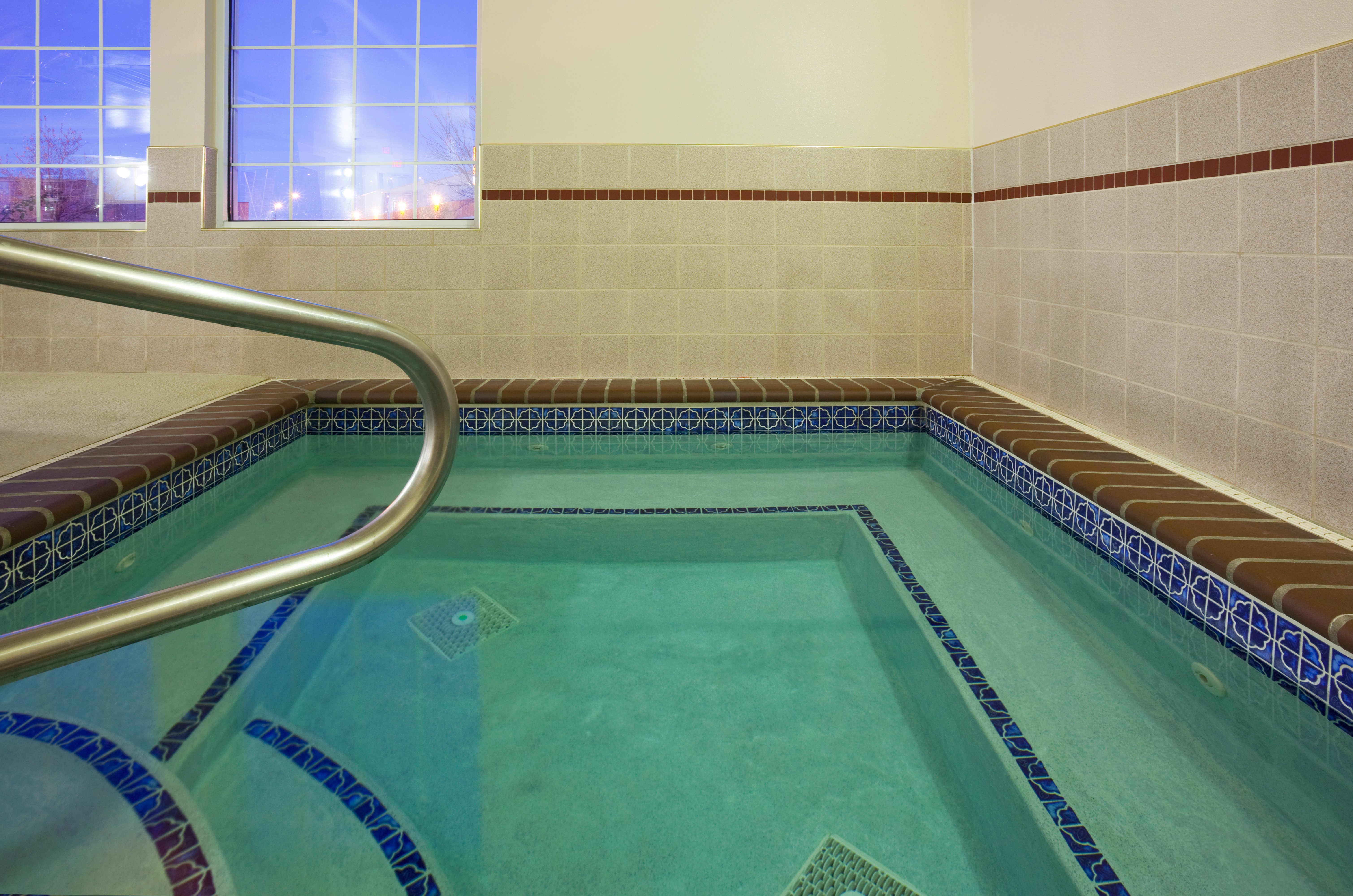 Holiday Inn Express Hotel and Suites Sioux Falls At Empire Mall 36/75