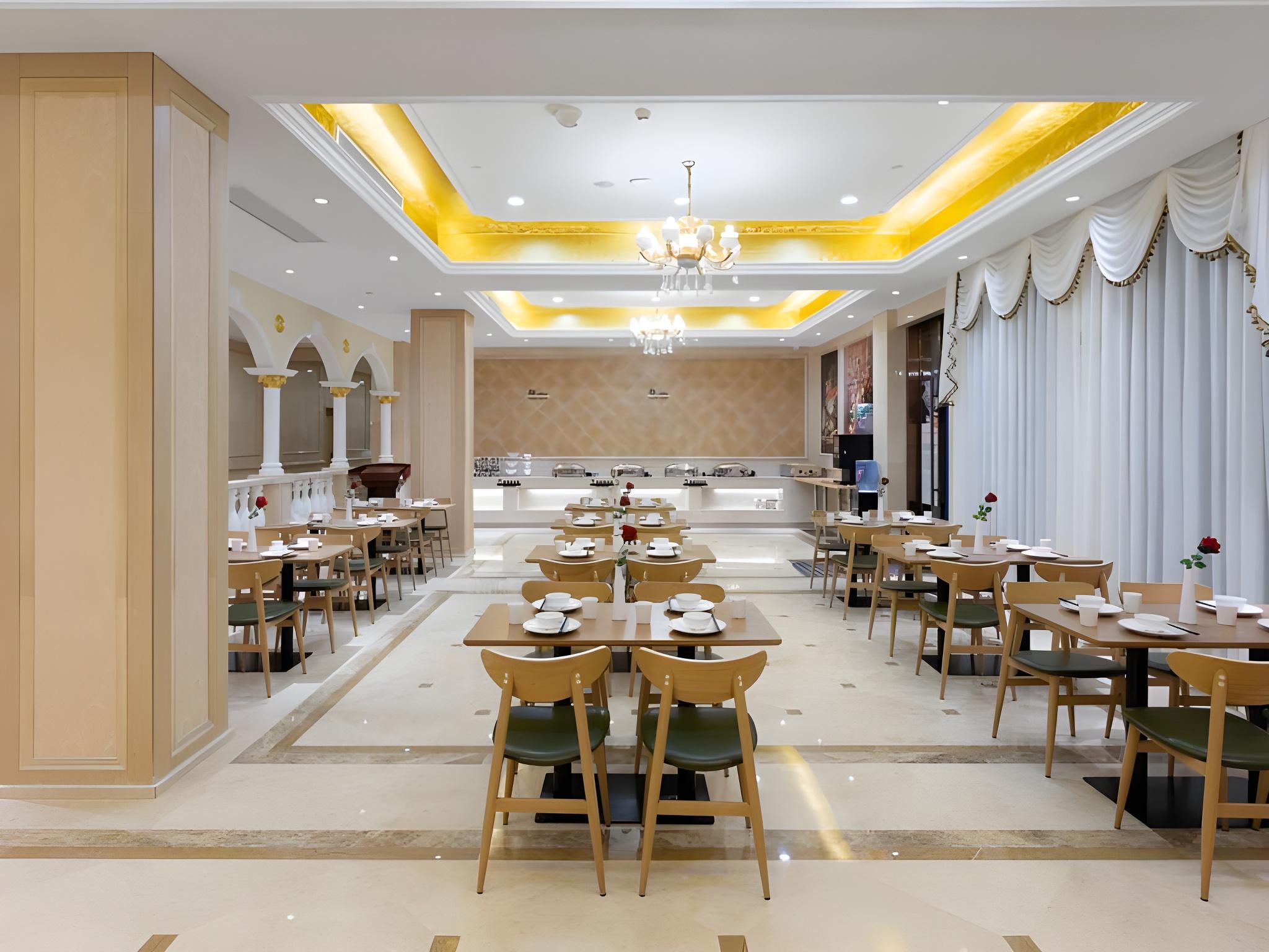 Vienna Hotel (Wuhan Jiangang Metro Station) 52/59