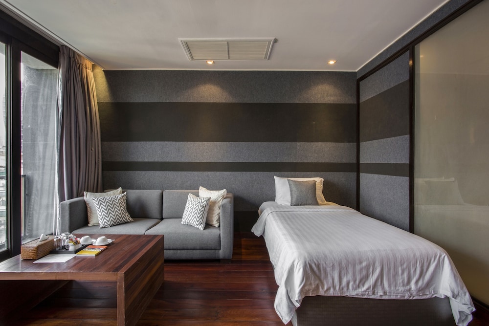 LUXX Langsuan 28/62