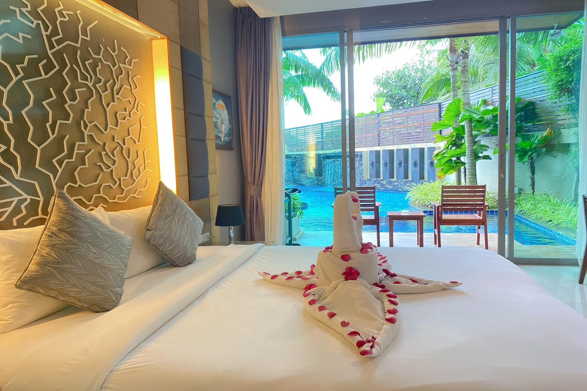 Room, Pool Access