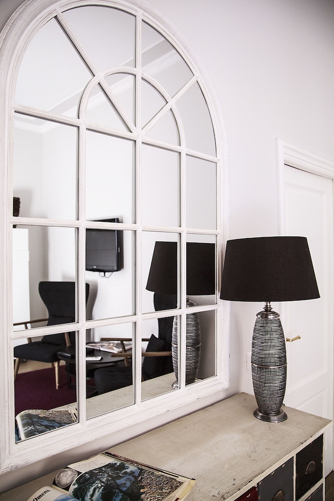 The Independent Suites 36/51