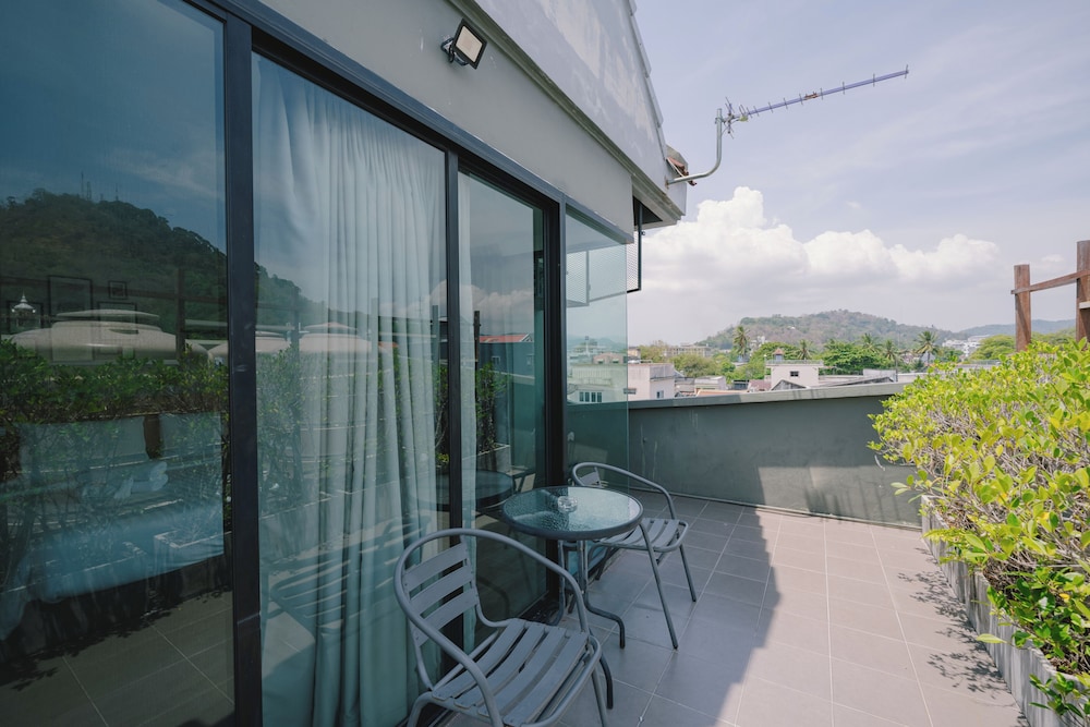 The Arbern Hostel x Bistro 8/50