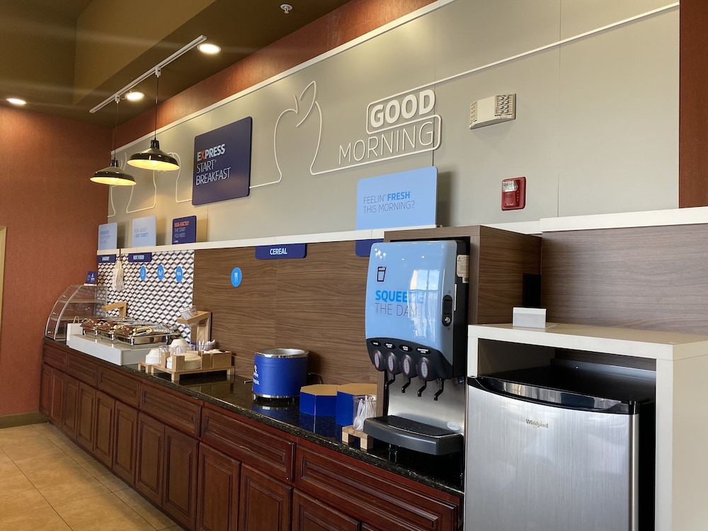 Holiday Inn Express Oakdale 56/72