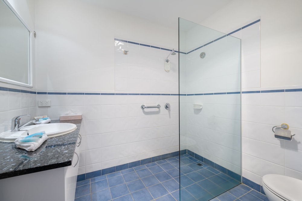 Mayfair Plaza Motel 18/53