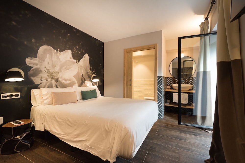 Hotel Sagarlore 19/59