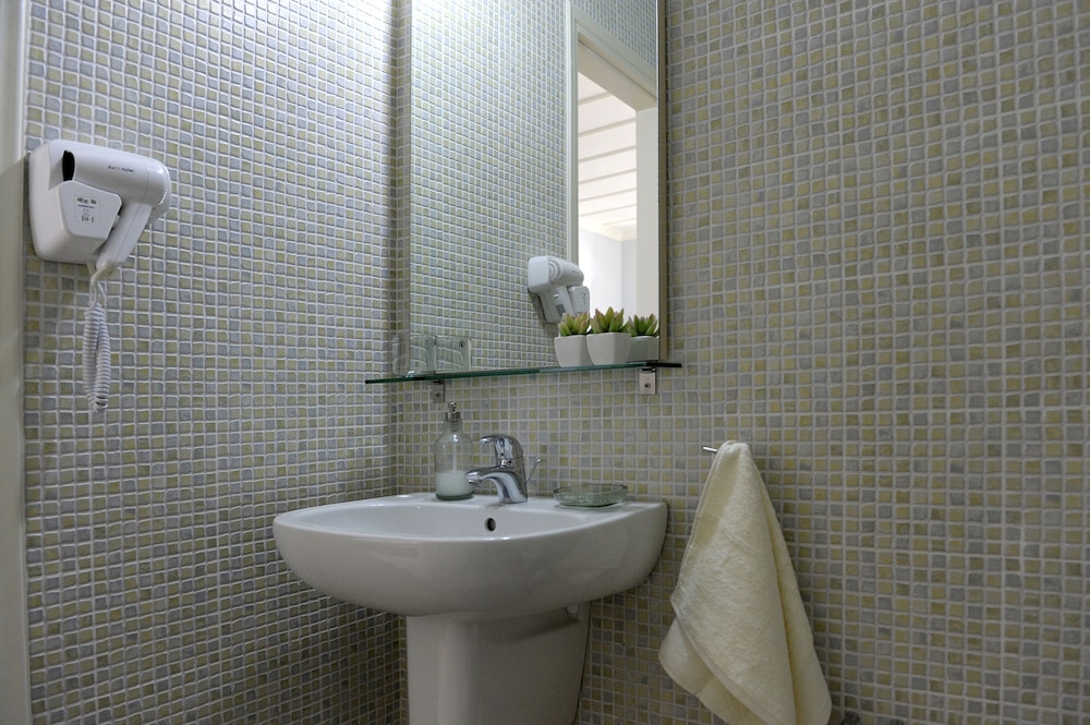 Almyris Hotel 36/41