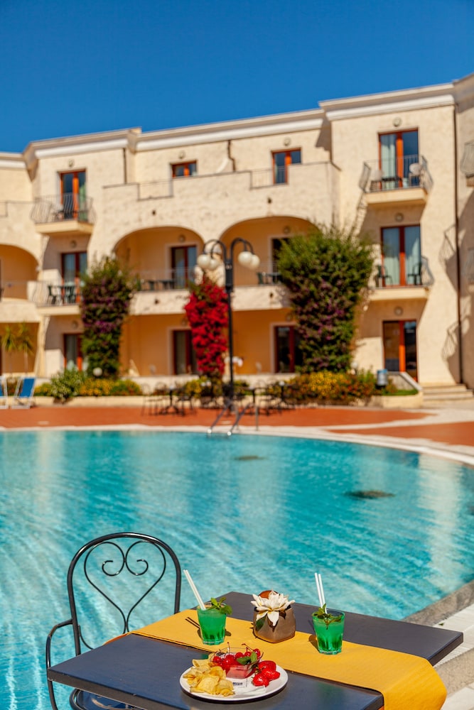 Blu Hotel Morisco Village 13/80
