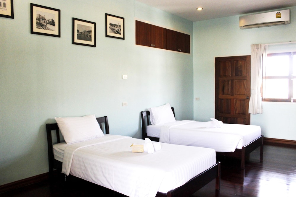 Feung Nakorn Balcony Rooms Cafe 16/79