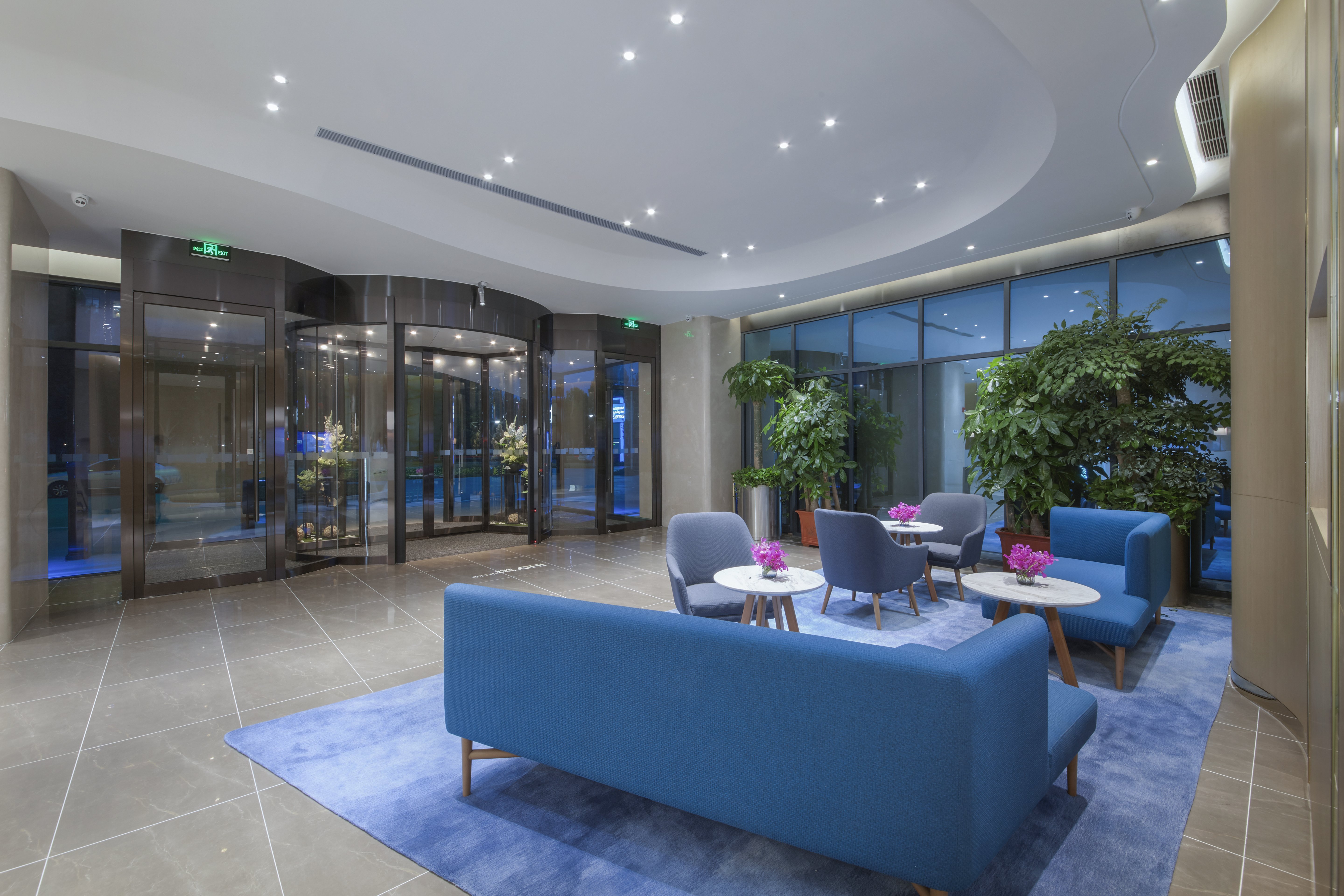 HOLIDAY INN EXPRESS ZHENGZHOU LONGZI LAKE 6/22